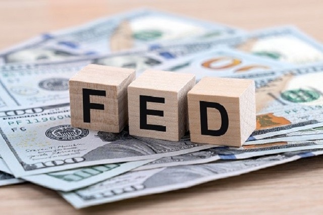 What will happen if the FED lowers interest rates while Vietnam raises its interest rates?